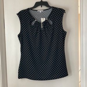 NWT Sleeves Top Size Large Great by itself or under a Blazer